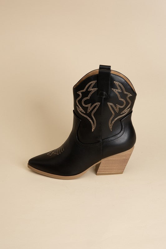 Dalton cowgirl boots (black and bone)